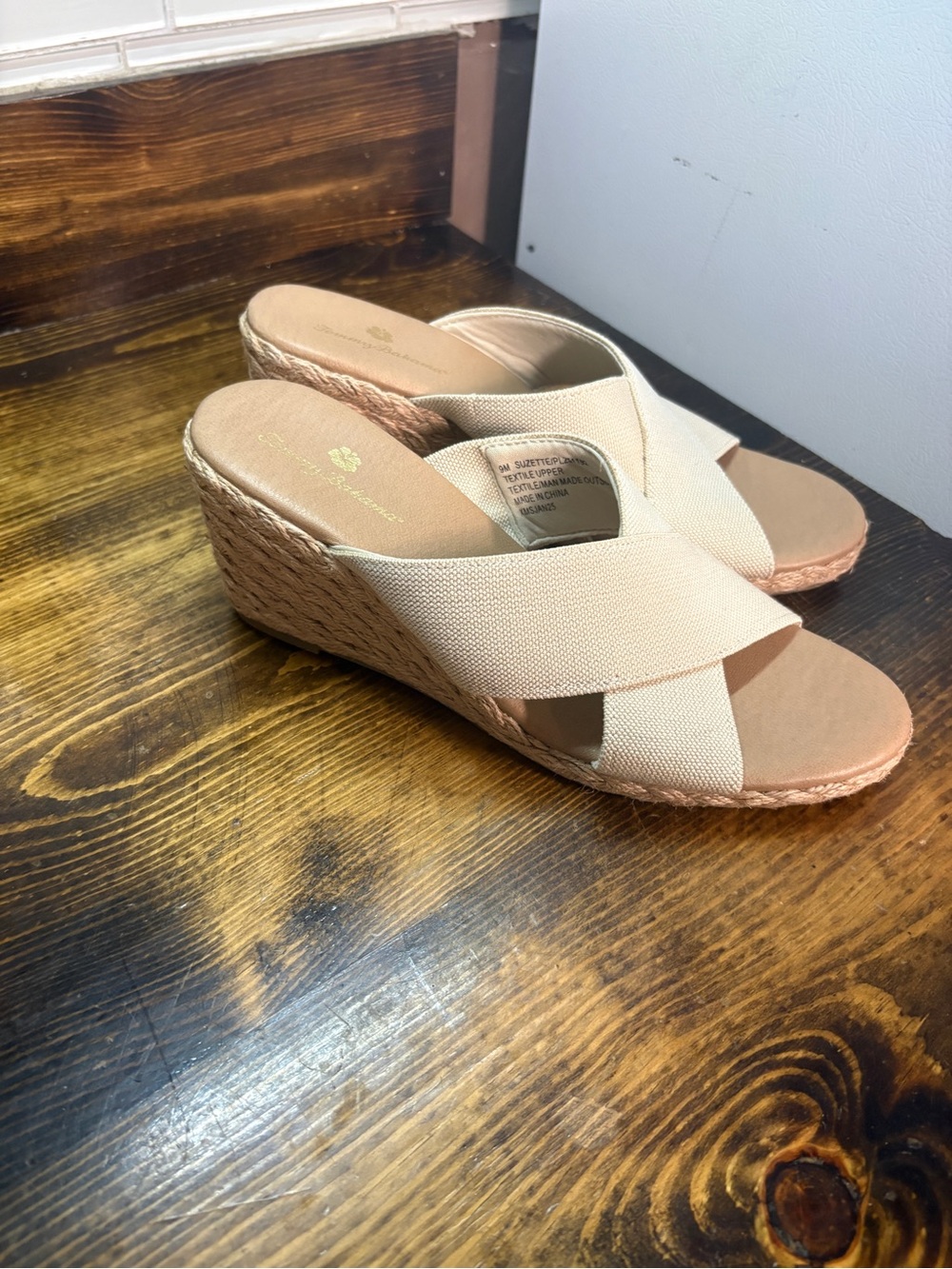Tommy Bahama tan wedges size 9